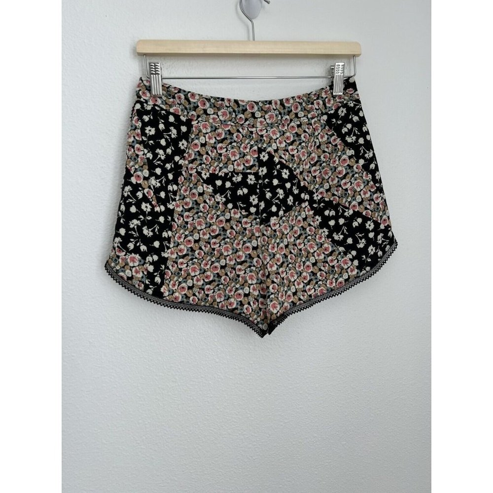Topshop Floral lace shorts size 6 Rayon Crochet Trim Boho Festival Beach